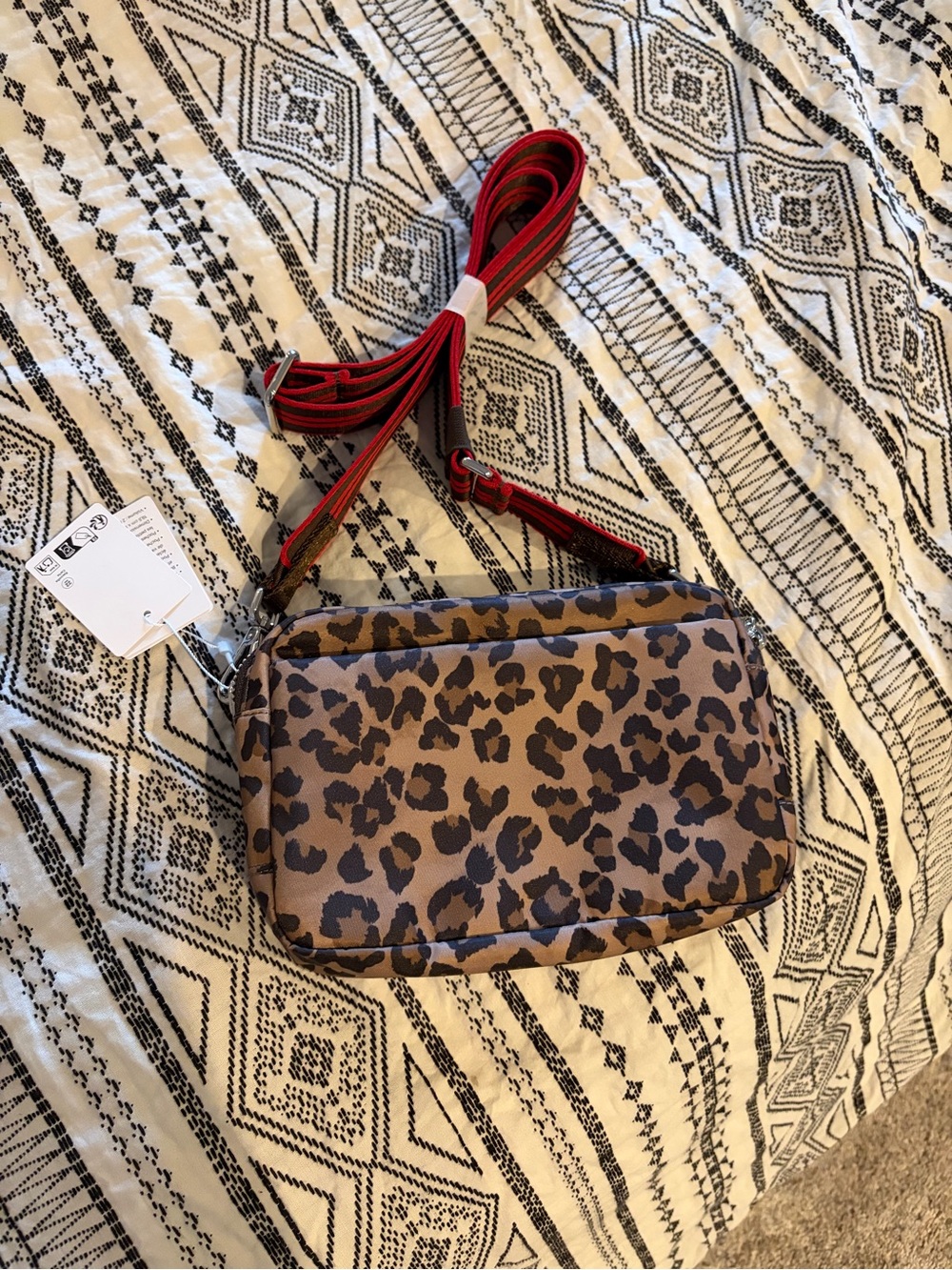 Lululemon everywhere crossbody leopard - Picture 4 of 5